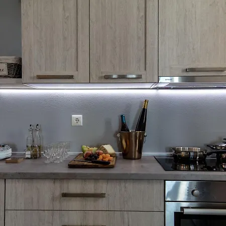 Apricot And Sea Luxury * מיקרי ויגלה