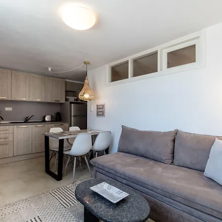 Apricot And Sea Luxury Mikri Vigla