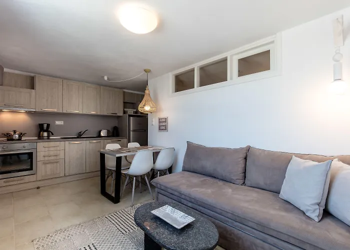 Apricot And Sea Luxury Mikri Vigla